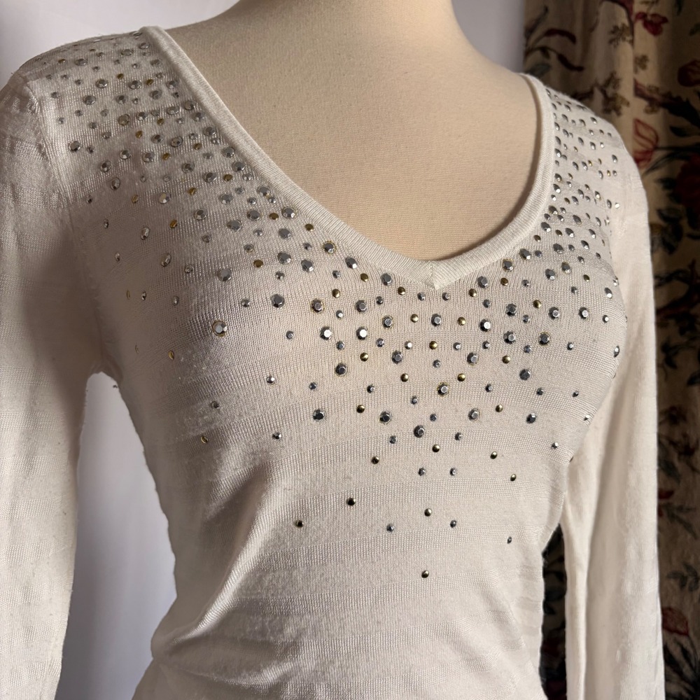 Cache Stunning White striped Rhinestone Detailing V-Neck Sweater Long Sleeve Top - Picture 3 of 11